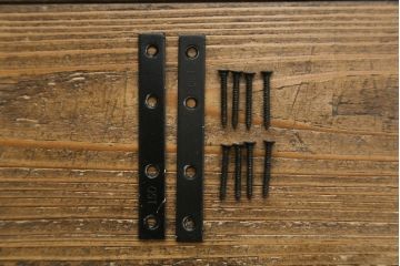中古　美品　軽井沢彫り　隅々まで施された桜の彫りが美しい二段重ね食器棚(カップボード、キャビネット、飾り棚、収納棚、戸棚、引き出し)(R-071054)