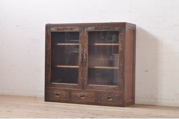 中古　美品　軽井沢彫り　隅々まで施された桜の彫りが美しい収納棚(本棚、キャビネット、サイドキャビネット、食器棚、飾り棚、戸棚)(R-071055)