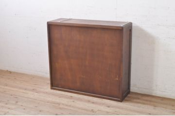 中古　美品　軽井沢彫り　隅々まで施された桜の彫りが美しい収納棚(本棚、キャビネット、サイドキャビネット、食器棚、飾り棚、戸棚)(R-071055)