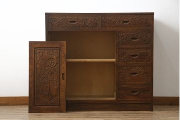 中古　美品　軽井沢彫り　隅々まで施された桜の彫りが美しいサイドボード(サイドキャビネット、サイドチェスト、収納棚、戸棚、引き出し)(R-071056)