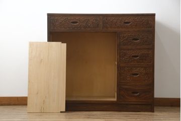 中古　美品　軽井沢彫り　隅々まで施された桜の彫りが美しいサイドボード(サイドキャビネット、サイドチェスト、収納棚、戸棚、引き出し)(R-071056)