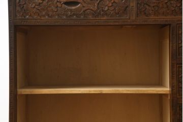 中古　美品　軽井沢彫り　隅々まで施された桜の彫りが美しいサイドボード(サイドキャビネット、サイドチェスト、収納棚、戸棚、引き出し)(R-071056)