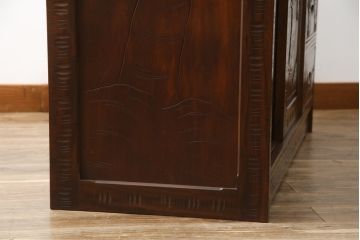 中古　美品　軽井沢彫り　隅々まで施された桜の彫りが美しいサイドボード(サイドキャビネット、サイドチェスト、収納棚、戸棚、引き出し)(R-071056)