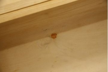 中古　美品　軽井沢彫り　隅々まで施された桜の彫りが美しいサイドボード(サイドキャビネット、サイドチェスト、収納棚、戸棚、引き出し)(R-071056)