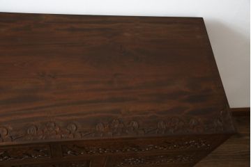 中古　美品　軽井沢彫り　隅々まで施された桜の彫りが美しいサイドボード(サイドキャビネット、サイドチェスト、収納棚、戸棚、引き出し)(R-071056)
