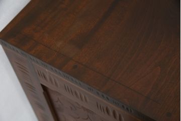 中古　美品　軽井沢彫り　隅々まで施された桜の彫りが美しいサイドボード(サイドキャビネット、サイドチェスト、収納棚、戸棚、引き出し)(R-071056)