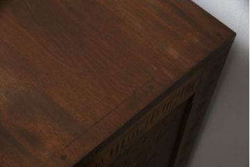 中古　美品　軽井沢彫り　隅々まで施された桜の彫りが美しいサイドボード(サイドキャビネット、サイドチェスト、収納棚、戸棚、引き出し)(R-071056)