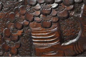 中古　軽井沢彫り　咲き誇る桜の彫刻が美しいドレッシングチェスト(ドレッサー、鏡台、引き出し、化粧台、サイドチェスト)(R-071057)