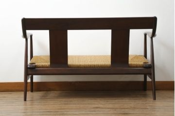 中古　美品　松本民芸家具　#77型 ラッシ座(ガマ座)の二人掛け曲肘イス(アームベンチ、ソファ、椅子)(定価約36万円)(R-071058)