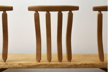 中古　国産　職人手作り品　ユニークなデザインが魅力的　栃の木の座面と栗材の背もたれのベンチ(長椅子、木製ベンチ、板座チェア、3人掛け)(R-071059)