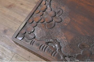 中古　美品　軽井沢彫り　華やかな桜の彫刻が美しいローテーブル(コーヒーテーブル、カフェテーブル、サイドテーブル、座卓)(R-071061)