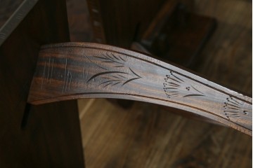 中古　軽井沢彫り　桜の総彫り仕上げが見事な板座チェア2脚セット　(R-071062)