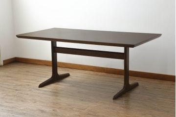 中古　美品　CONDE HOUSE(カンディハウス)　WING LUX(ウイングラックス)シリーズ　ウォールナット材　スタイリッシュなデザインが魅力のダイニングテーブル(定価約31万円)(食卓、4人掛け)(R-071065)