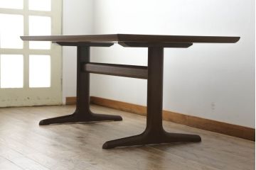 中古　美品　CONDE HOUSE(カンディハウス)　WING LUX(ウイングラックス)シリーズ　ウォールナット材　スタイリッシュなデザインが魅力のダイニングテーブル(定価約31万円)(食卓、4人掛け)(R-071065)