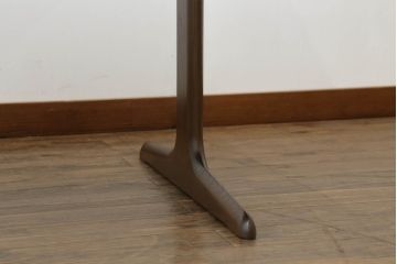 中古　美品　CONDE HOUSE(カンディハウス)　WING LUX(ウイングラックス)シリーズ　ウォールナット材　スタイリッシュなデザインが魅力のダイニングテーブル(定価約31万円)(食卓、4人掛け)(R-071065)