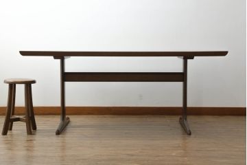 中古　美品　CONDE HOUSE(カンディハウス)　WING LUX(ウイングラックス)シリーズ　ウォールナット材　スタイリッシュなデザインが魅力のダイニングテーブル(定価約31万円)(食卓、4人掛け)(R-071065)