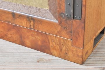 和製アンティーク　最高級!!　指物工芸家具　漆塗り　総楠(クス)材　前面玉杢　内部楠材　象嵌入り時代箪笥ローボード(テレビ台、テレビボード、サイドボード、サイドキャビネット、収納棚、違い棚)(R-071069)
