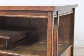和製アンティーク　最高級!!　指物工芸家具　漆塗り　総楠(クス)材　前面玉杢　内部楠材　背面も上質な作り込みの飾り棚(違い棚)(R-071070)