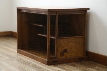 和製アンティーク　最高級!!　指物工芸家具　漆塗り　総楠(クス)材　前面玉杢　内部楠材　背面も上質な作り込みの飾り棚　(R-071070)