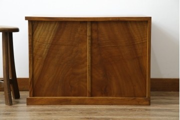 和製アンティーク　最高級!!　指物工芸家具　漆塗り　総楠(クス)材　前面玉杢　内部楠材　背面も上質な作り込みの飾り棚　(R-071070)