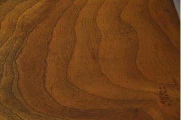 和製アンティーク　最高級!!　指物工芸家具　漆塗り　総楠(クス)材　前面玉杢　内部楠材　背面も上質な作り込みの飾り棚　(R-071070)