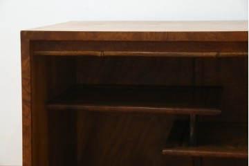 和製アンティーク　最高級!!　指物工芸家具　漆塗り　総楠(クス)材　前面玉杢　内部楠材　背面も上質な作り込みの飾り棚　(R-071070)