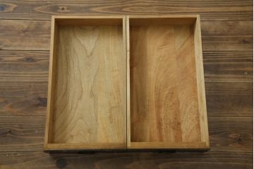 和製アンティーク　最高級!!　指物工芸家具　漆塗り　総楠(クス)材　前面玉杢　内部楠材　黒柿縁がアクセントの時代小箪笥(チェスト、和タンス、衣装箪笥、収納箪笥、時代箪笥)(R-071071)