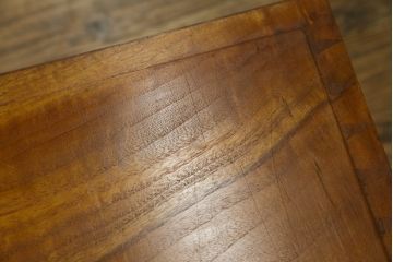 和製アンティーク　最高級!!　指物工芸家具　漆塗り　総楠(クス)材　前面玉杢　内部楠材　黒柿縁がアクセントの時代小箪笥(チェスト、和タンス、衣装箪笥、収納箪笥、時代箪笥)(R-071071)