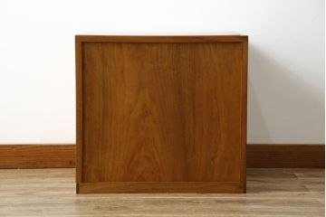 和製アンティーク　最高級!!　指物工芸家具　漆塗り　総楠(クス)材　前面玉杢　内部楠材　黒柿縁がアクセントの時代小箪笥(チェスト、和タンス、衣装箪笥、収納箪笥、時代箪笥)(R-071071)