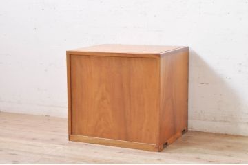 和製アンティーク　最高級!!　指物工芸家具　漆塗り　総楠(クス)材　前面玉杢　内部楠材　黒柿縁がアクセントの時代小箪笥(チェスト、和タンス、衣装箪笥、収納箪笥、時代箪笥)(R-071071)