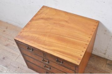 和製アンティーク　最高級!!　指物工芸家具　漆塗り　総楠(クス)材　前面玉杢　内部楠材　黒柿縁がアクセントの時代小箪笥(チェスト、和タンス、衣装箪笥、収納箪笥、時代箪笥)(R-071071)