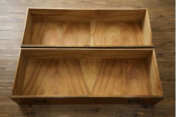 和製アンティーク　最高級!!　指物工芸家具　漆塗り　総楠(クス)材　前面玉杢　内部楠材　黒柿縁がアクセントの時代箪笥ローチェスト(ローボード、テレビ台、テレビボード、サイドボード、サイドキャビネット、リビングボード、衣装箪笥、収納箪笥)(R-071072)