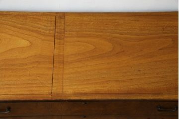 和製アンティーク　最高級!!　指物工芸家具　漆塗り　総楠(クス)材　前面玉杢　内部楠材　黒柿縁がアクセントの時代箪笥ローチェスト(ローボード、テレビ台、テレビボード、サイドボード、サイドキャビネット、リビングボード、衣装箪笥、収納箪笥)(R-071072)