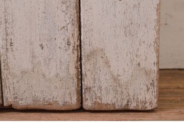 アンティーク建具　ペイント仕上げ限定　どこか懐かしい雰囲気のアイアンフェンス入りペイント扉1枚(ドア、木製扉)(R-071107)