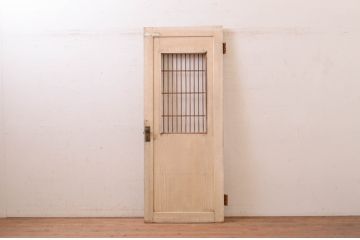 アンティーク建具　ペイント仕上げ限定　どこか懐かしい雰囲気のアイアンフェンス入りペイント扉1枚(ドア、木製扉)(R-071107)