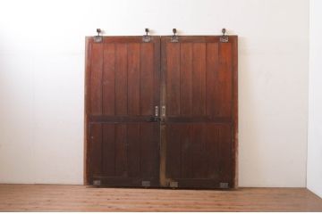 アンティーク建具　ヒノキ材　味わい深い風合いの立派な吊り戸2枚セット(板戸、玄関戸、引き戸、木製扉、蔵戸)(R-071110)