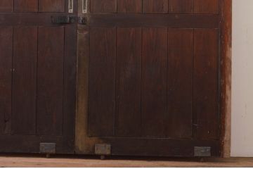 アンティーク建具　ヒノキ材　味わい深い風合いの立派な吊り戸2枚セット(板戸、玄関戸、引き戸、木製扉、蔵戸)(R-071110)