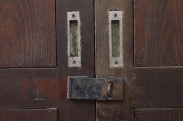アンティーク建具　ヒノキ材　味わい深い風合いの立派な吊り戸2枚セット(板戸、玄関戸、引き戸、木製扉、蔵戸)(R-071110)