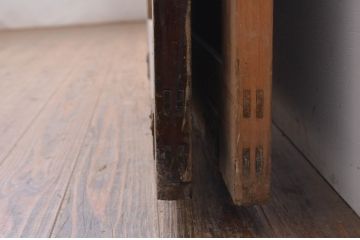 アンティーク建具　ヒノキ材　味わい深い風合いの立派な吊り戸2枚セット(板戸、玄関戸、引き戸、木製扉、蔵戸)(R-071110)