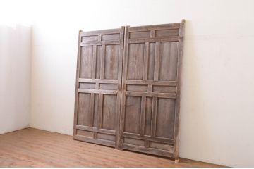 アンティーク建具　ヒノキ材　古いお寺の桟唐戸2枚セット(蔵戸、玄関戸、両開きドア、木製扉、門扉)(R-071111)