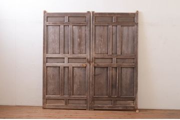 アンティーク建具　ヒノキ材　古いお寺の桟唐戸2枚セット(蔵戸、玄関戸、両開きドア、木製扉、門扉)(R-071111)
