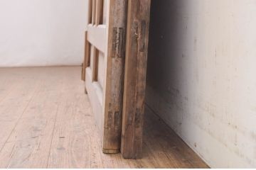アンティーク建具　ヒノキ材　古いお寺の桟唐戸2枚セット(蔵戸、玄関戸、両開きドア、木製扉、門扉)(R-071111)