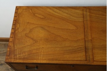 和製アンティーク　最高級!!　指物工芸家具　漆塗り　総楠(クス)材　前面玉杢　黒柿縁がアクセントの衣装箪笥　(R-071130)