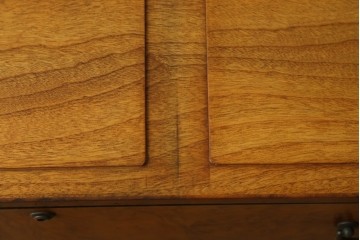 和製アンティーク　最高級!!　指物工芸家具　漆塗り　総楠(クス)材　前面玉杢　黒柿縁がアクセントの衣装箪笥　(R-071130)