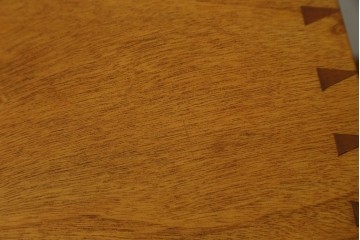 和製アンティーク　最高級!!　指物工芸家具　漆塗り　総楠(クス)材　前面玉杢　黒柿縁がアクセントの衣装箪笥　(R-071130)