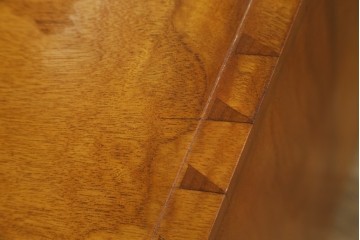 和製アンティーク　最高級!!　指物工芸家具　漆塗り　総楠(クス)材　前面玉杢　黒柿縁がアクセントの衣装箪笥　(R-071130)