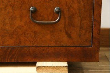 和製アンティーク　最高級!!　指物工芸家具　漆塗り　総楠(クス)材　前面玉杢　黒柿縁がアクセントの衣装箪笥　(R-071130)