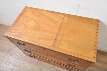 和製アンティーク　最高級!!　指物工芸家具　漆塗り　総楠(クス)材　前面玉杢　内部楠材　黒柿縁がアクセントの時代箪笥(チェスト、和タンス、着物箪笥、衣装箪笥、収納箪笥)(R-071130)