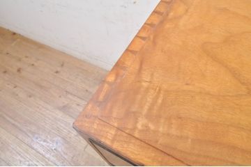 和製アンティーク　最高級!!　指物工芸家具　漆塗り　総楠(クス)材　前面玉杢　内部楠材　黒柿縁がアクセントの時代箪笥(チェスト、和タンス、着物箪笥、衣装箪笥、収納箪笥)(R-071130)