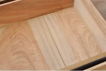 和製アンティーク　最高級!!　指物工芸家具　漆塗り　総楠(クス)材　前面玉杢　内部楠材　黒柿縁がアクセントの時代箪笥(チェスト、和タンス、着物箪笥、衣装箪笥、収納箪笥)(R-071130)